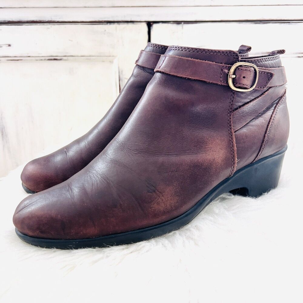 Clarks Malia Hawthorne Dark Brown Oiled Leather Side Buckle Ankle Booties ~ 10M